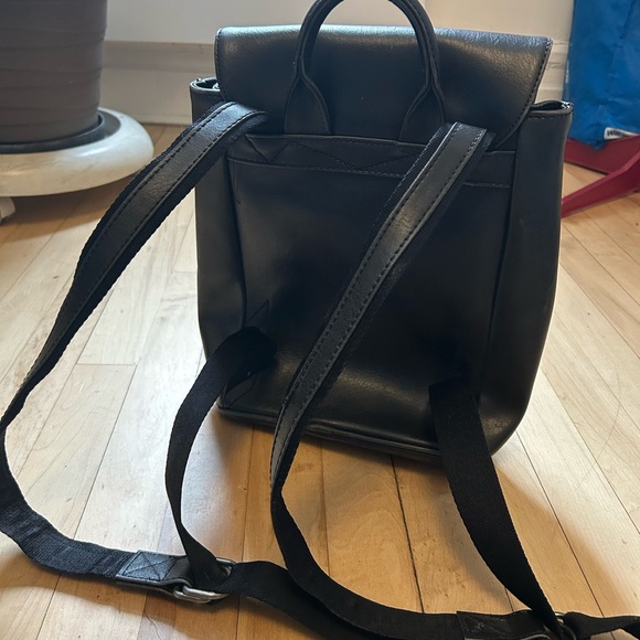 Black Matt & Nat Backpack - Picture 5 of 6